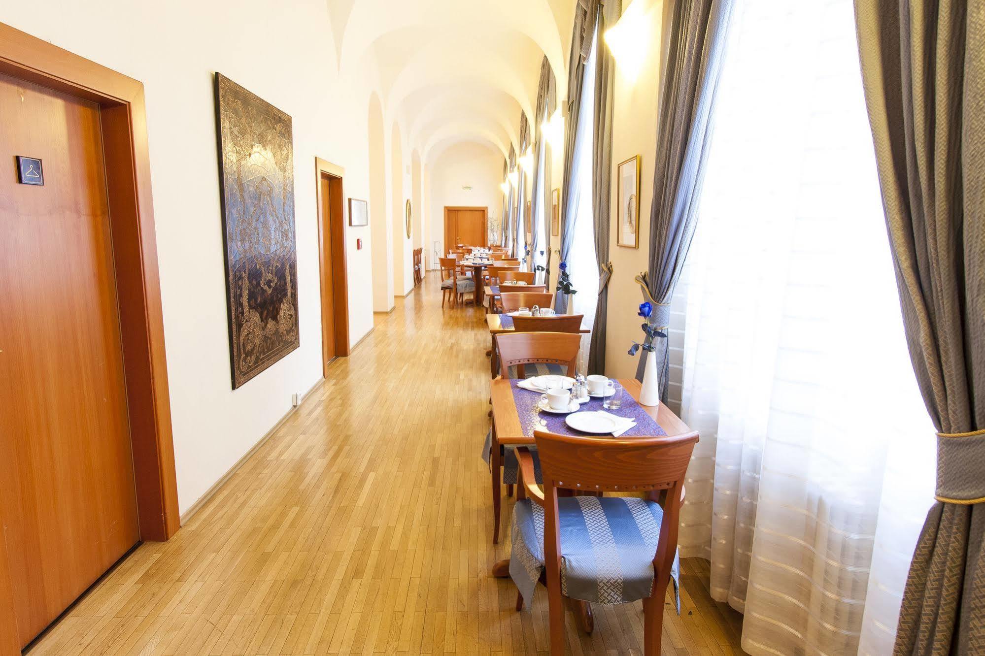 The Botanist Apart Otel Prag